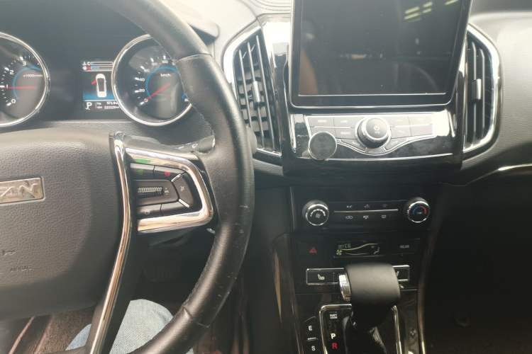 Used Lifan Auto Xuanlang 2017 1.5T Automatic Comfort Model Audio And AC Panel