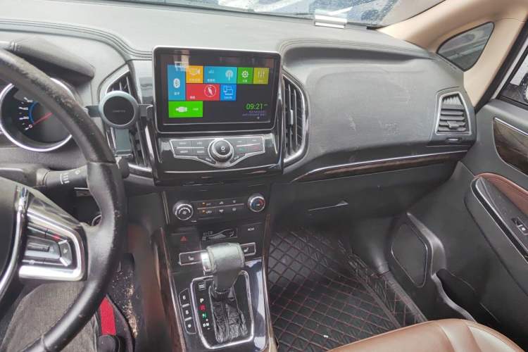 Used Lifan Auto Xuanlang 2017 2.0L CVT Comfort Edition Audio And AC Panel