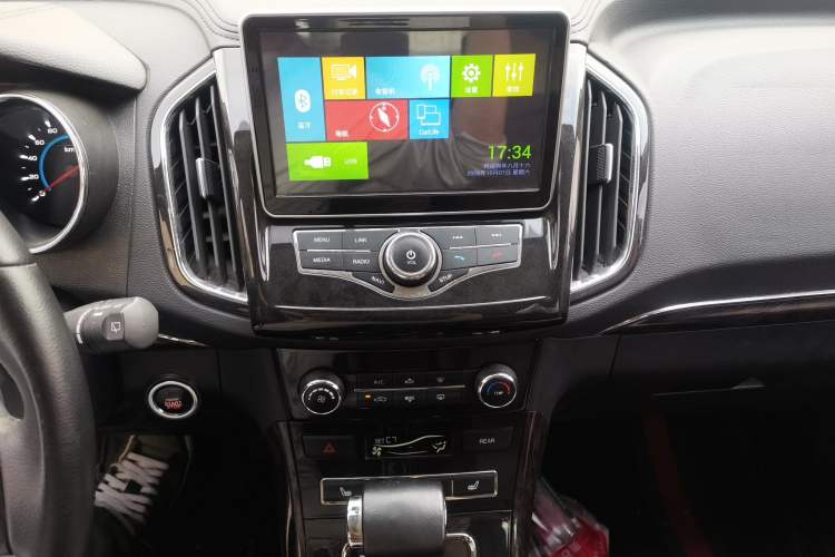 Used Lifan Auto Xuanlang 2017 2.0L CVT Comfort Edition Audio And AC Panel