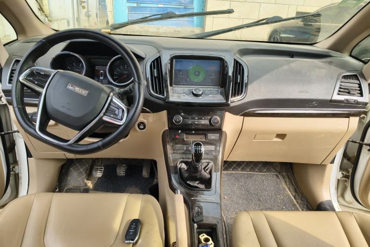 Used Lifan Auto Xuanlang 2017 1.8L Manual Comfort Model Center Console