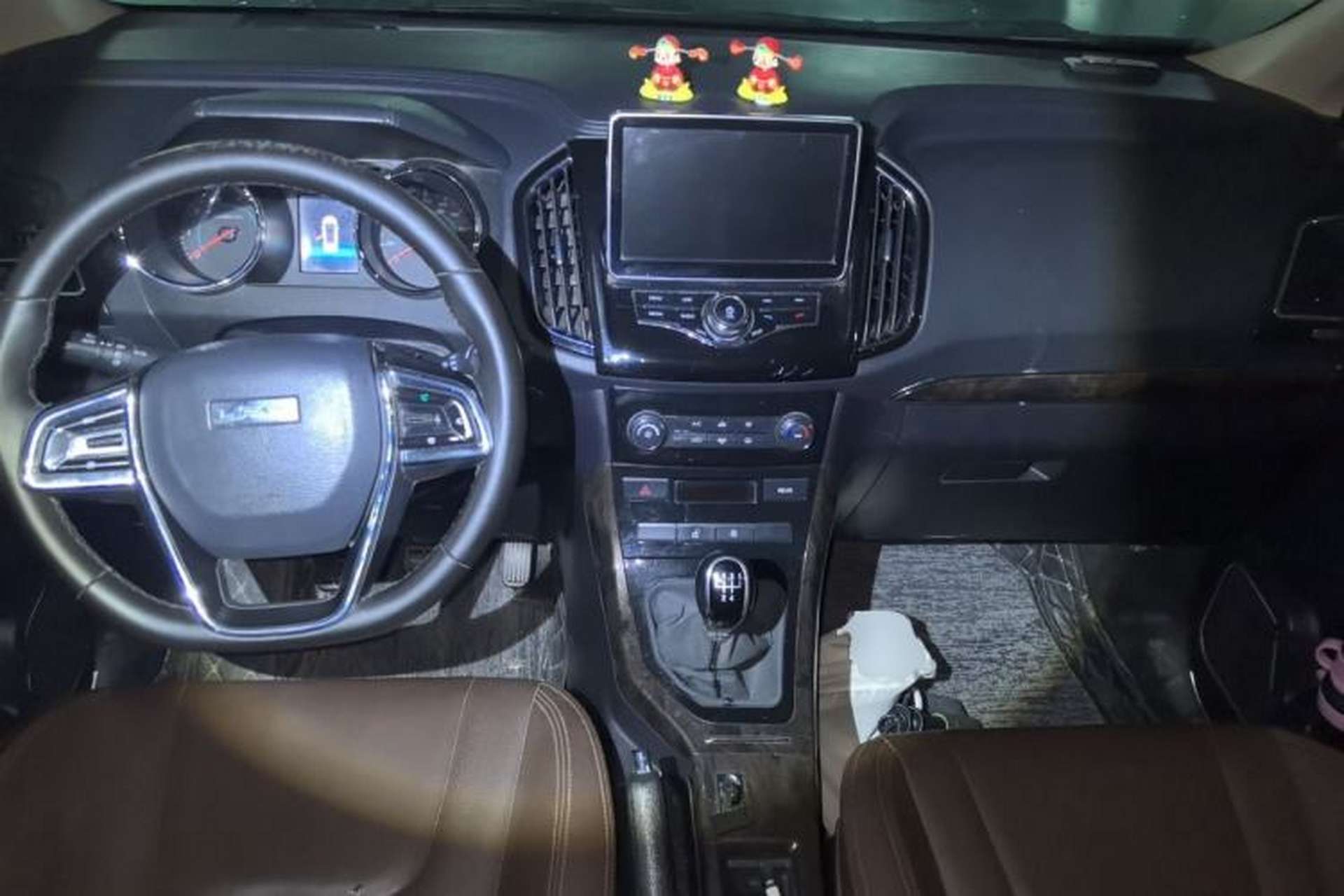 Used Lifan Auto Xuanlang 2017 1.8L Manual Comfort Model Center Console