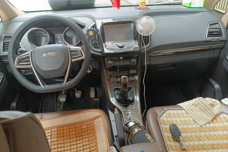 Used Lifan Auto Xuanlang 2017 1.8L Manual Comfort Model Center Console