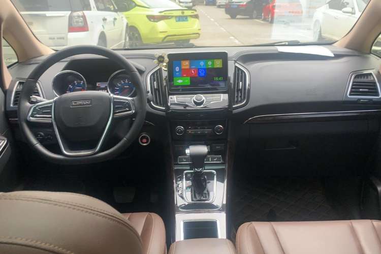 Used Lifan Auto Xuanlang 2017 1.5T Automatic Comfort Model Center Console
