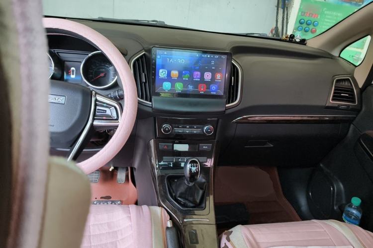 Used Lifan Auto Xuanlang 2017 1.8L Manual Elite Model Center Console