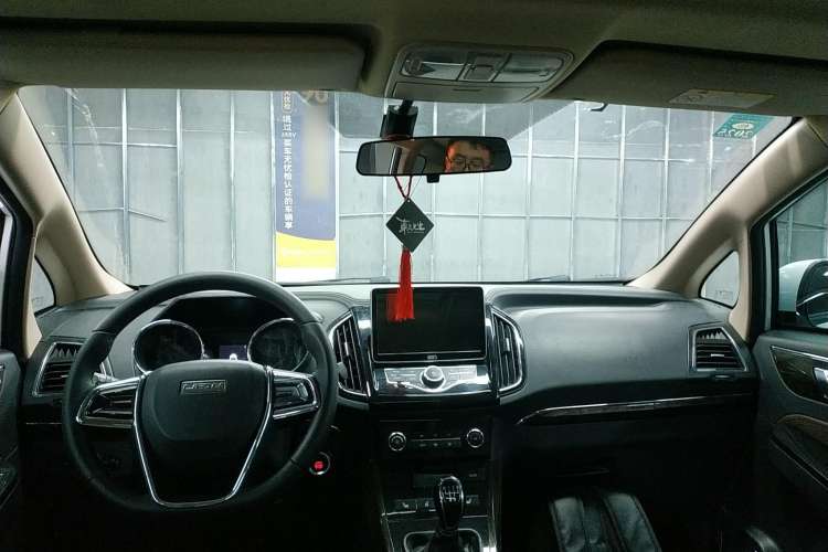 Used Lifan Auto Xuanlang 2017 2.0L Manual Comfort Version Center Console