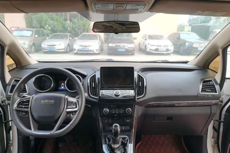 Used Lifan Auto Xuanlang 2017 1.8L Manual Elite Model Center Console
