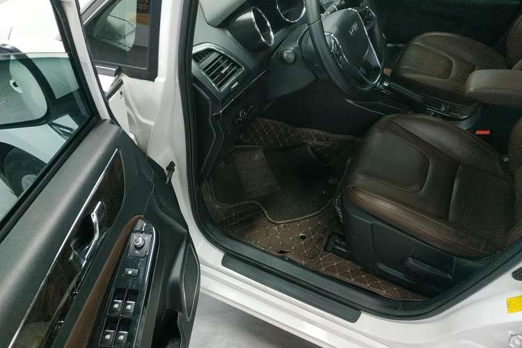 Used Lifan Auto Xuanlang 2017 2.0L Manual Comfort Version Driver Seat