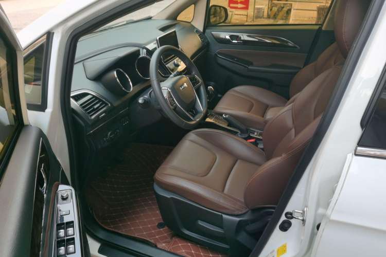 Used Lifan Auto Xuanlang 2017 1.8L Manual Elite Model Driver Seat