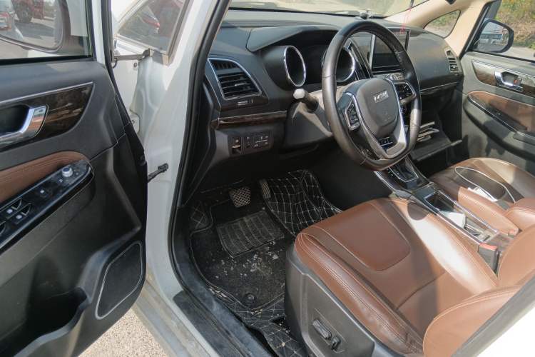Used Lifan Auto Xuanlang 2017 2.0L CVT Luxury Model Driver Seat