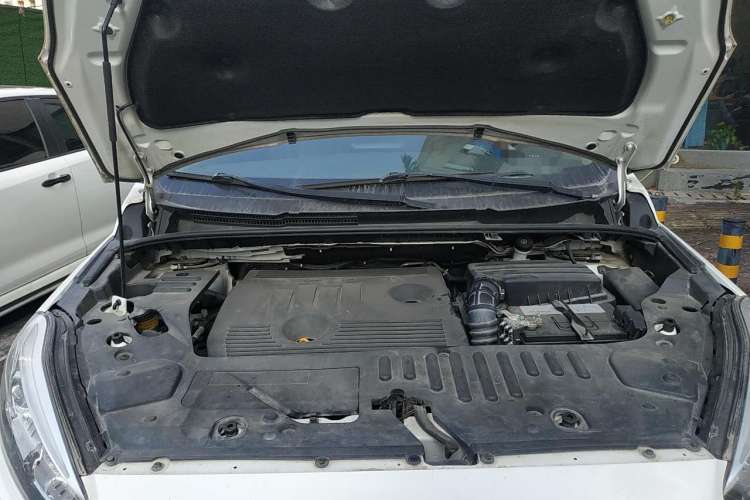Used Lifan Auto Xuanlang 2017 2.0L CVT Comfort Edition Engine Bay