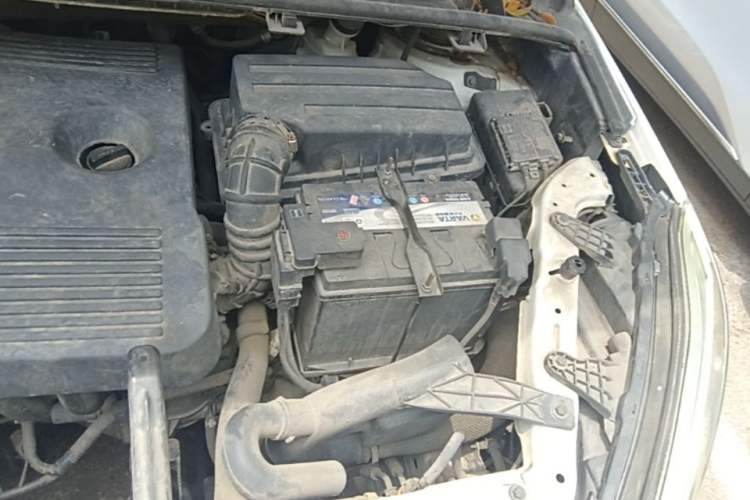Used Lifan Auto Xuanlang 2017 2.0L CVT Luxury Model Engine Bay Left