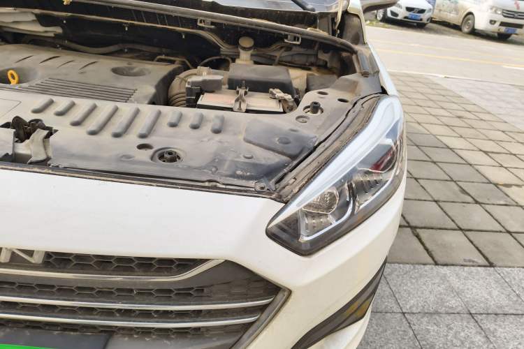 Used Lifan Auto Xuanlang 2017 1.8L Manual Comfort Model Engine Bay Left