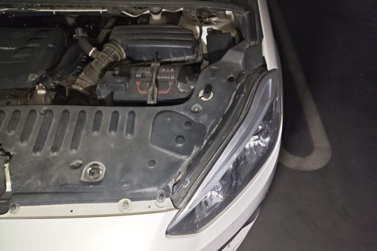 Used Lifan Auto Xuanlang 2017 1.5T Automatic Luxury Model Engine Bay Left