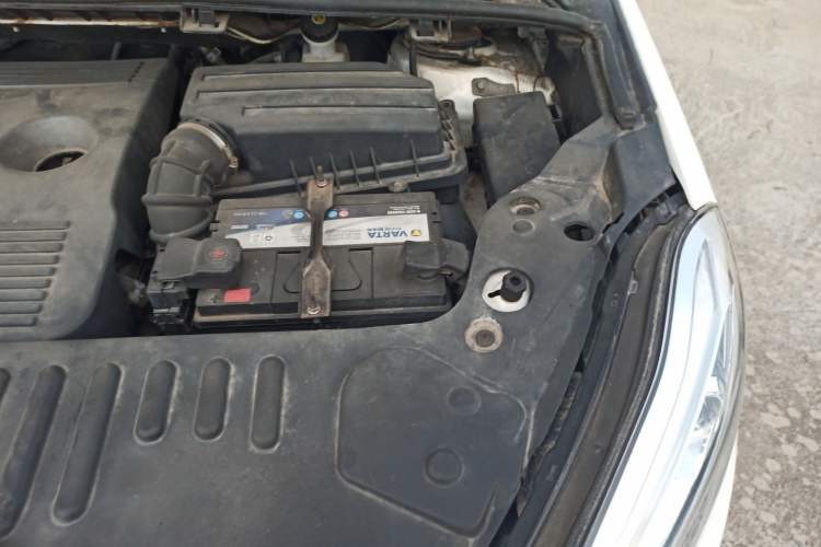 Used Lifan Auto Xuanlang 2017 2.0L CVT Comfort Edition Engine Bay Left