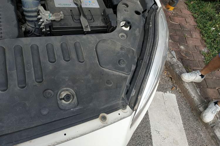 Used Lifan Auto Xuanlang 2017 2.0L CVT Comfort Edition Engine Bay Left