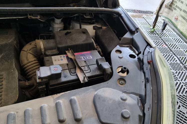 Used Lifan Auto Xuanlang 2017 1.8L Manual Elite Model Engine Bay Left