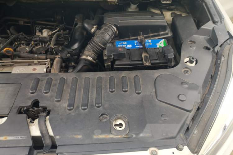 Used Lifan Auto Xuanlang 2017 1.5T Automatic Comfort Model Engine Bay Left