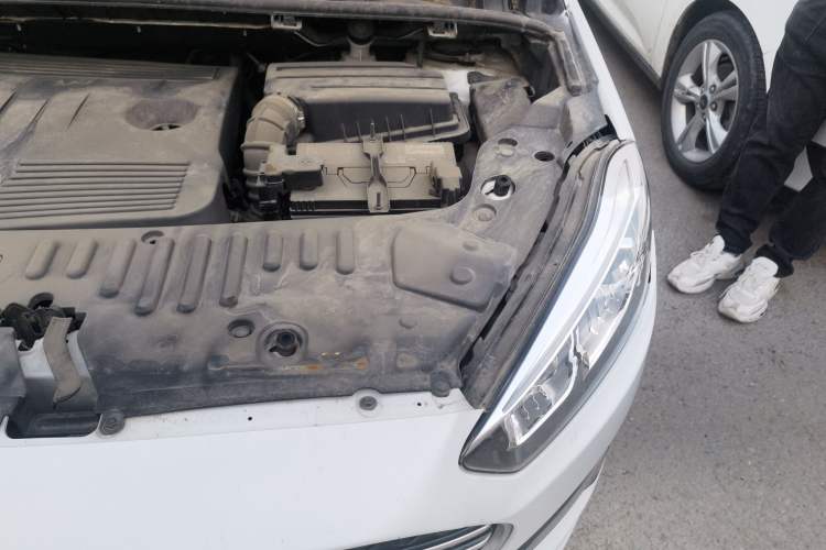 Used Lifan Auto Xuanlang 2017 2.0L CVT Comfort Edition Engine Bay Left