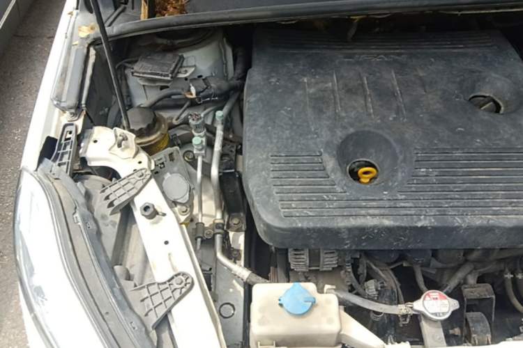 Used Lifan Auto Xuanlang 2017 2.0L CVT Luxury Model Engine Bay Right