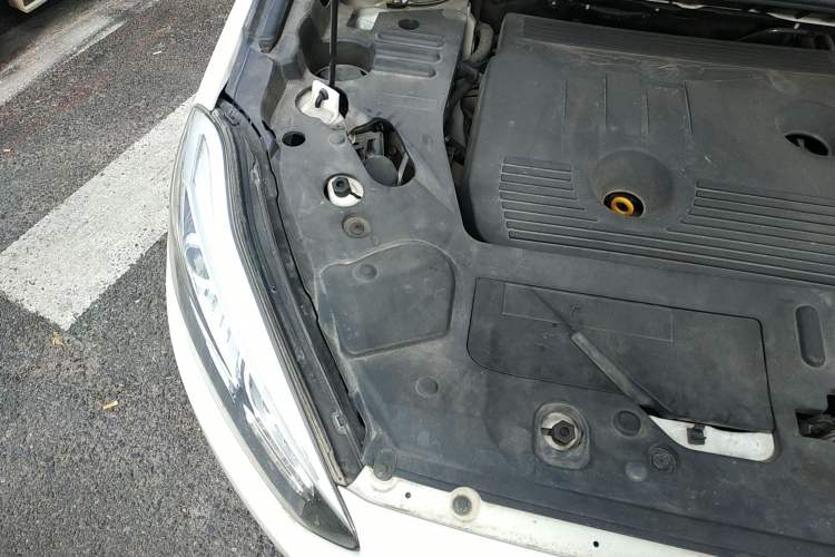 Used Lifan Auto Xuanlang 2017 2.0L CVT Comfort Edition Engine Bay Right