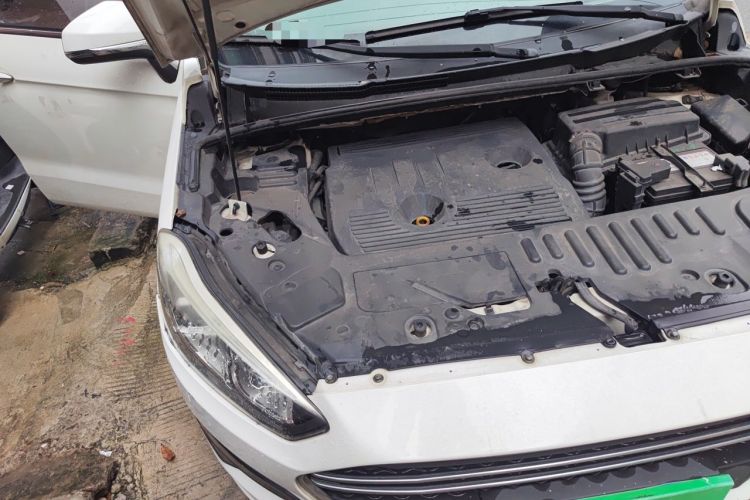 Used Lifan Auto Xuanlang 2017 2.0L CVT Comfort Edition Engine Bay Right