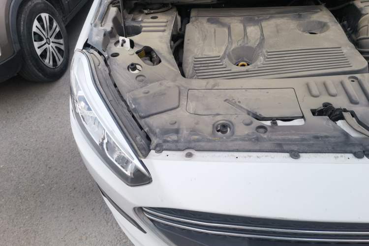 Used Lifan Auto Xuanlang 2017 2.0L CVT Comfort Edition Engine Bay Right