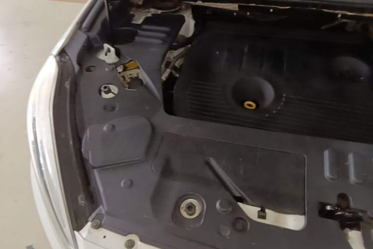 Used Lifan Auto Xuanlang 2017 1.8L Manual Comfort Model Engine Bay Right