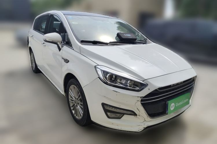 Used Lifan Auto Xuanlang 2017 2.0L CVT Comfort Edition Front Right 45 Deg