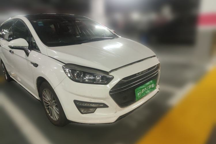 Used Lifan Auto Xuanlang 2017 1.8L Manual Elite Model Front Right 45 Deg