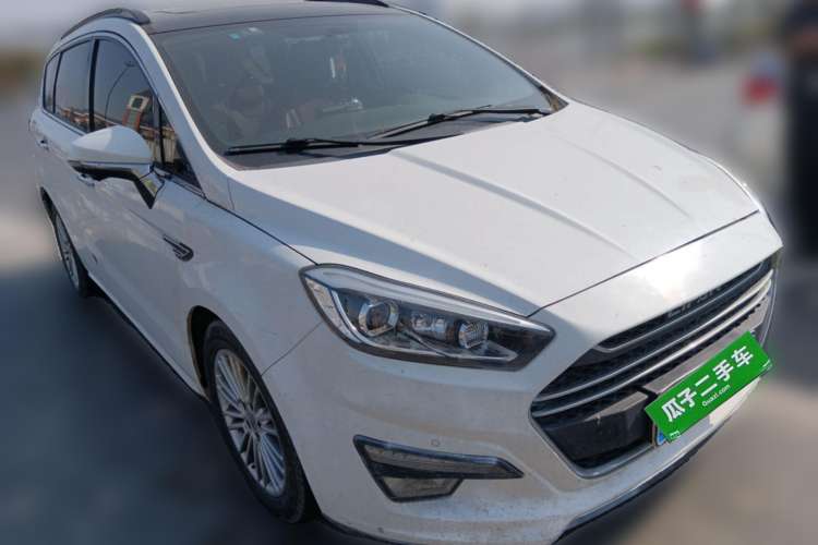 Used Lifan Auto Xuanlang 2017 2.0L CVT Luxury Model Front Right 45 Deg