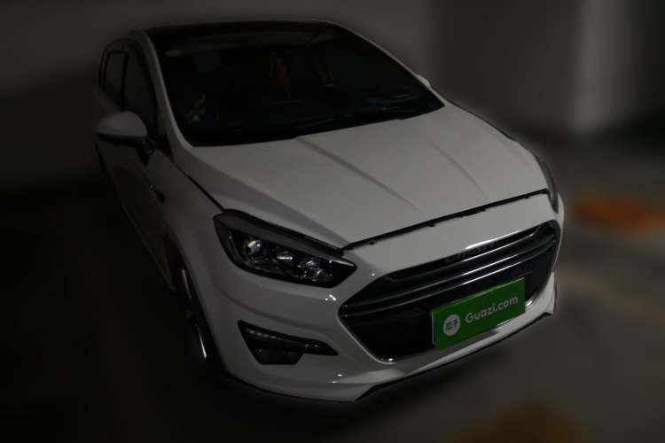 Used Lifan Auto Xuanlang 2017 2.0L CVT Comfort Edition Front Right 45 Deg