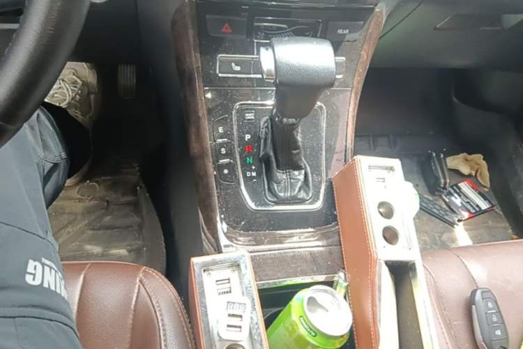 Used Lifan Auto Xuanlang 2017 2.0L CVT Luxury Model Gear Lever