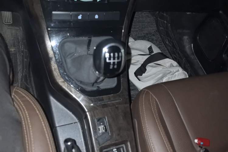 Used Lifan Auto Xuanlang 2017 1.8L Manual Comfort Model Gear Lever