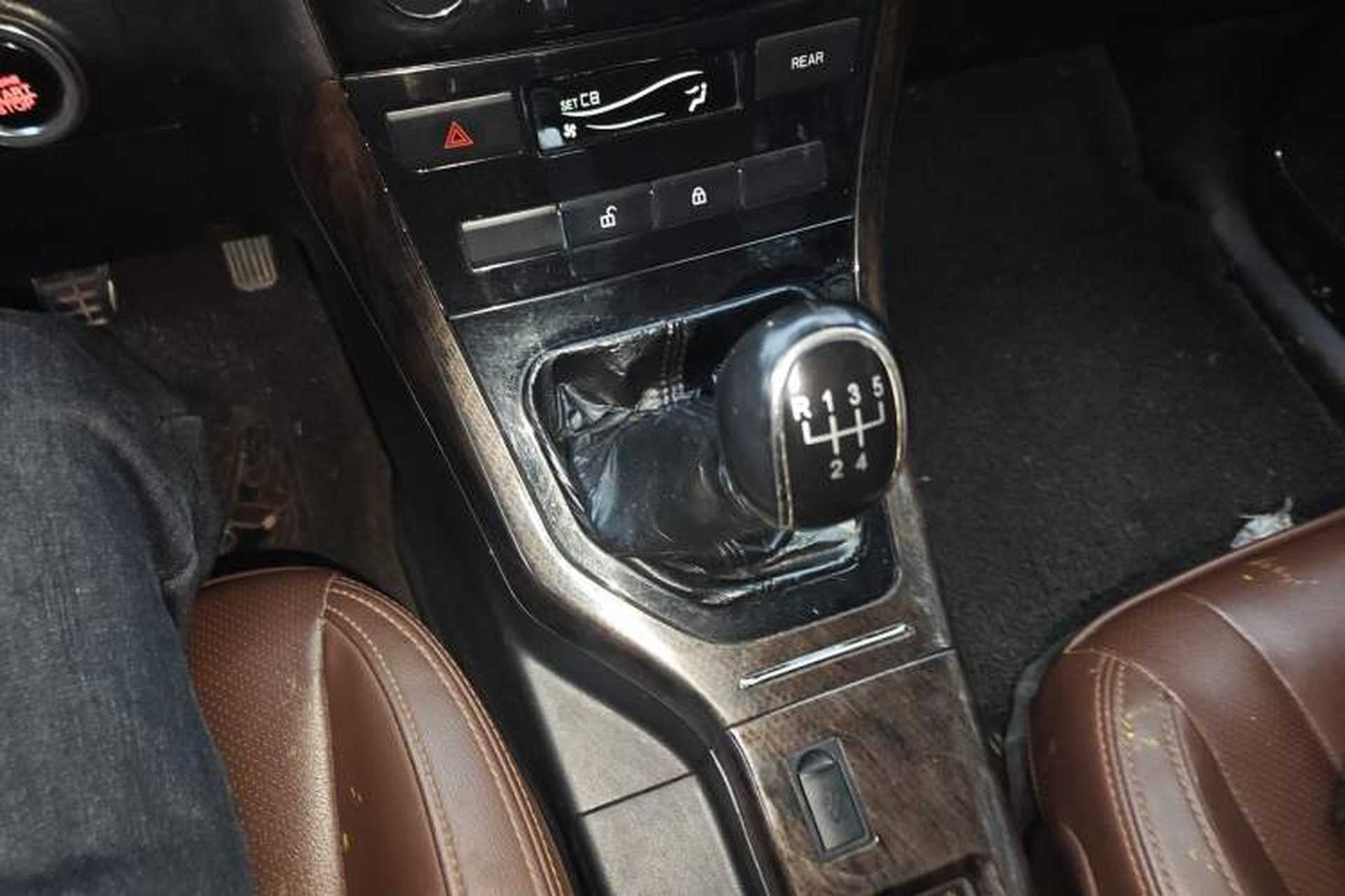 Used Lifan Auto Xuanlang 2017 1.8L Manual Comfort Model Gear Lever