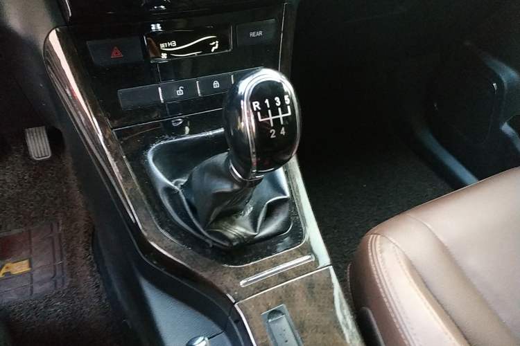 Used Lifan Auto Xuanlang 2017 1.8L Manual Comfort Model Gear Lever