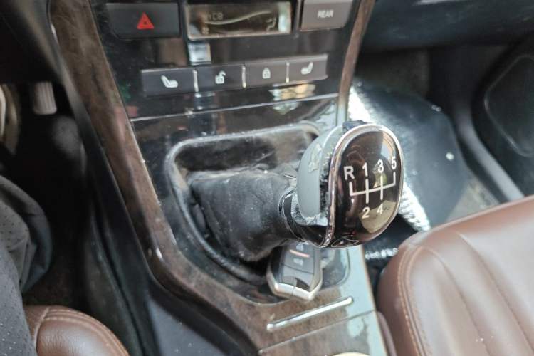 Used Lifan Auto Xuanlang 2017 2.0L Manual Comfort Version Gear Lever