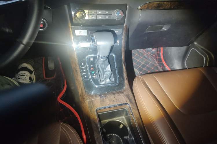 Used Lifan Auto Xuanlang 2017 1.5T Automatic Comfort Model Gear Lever