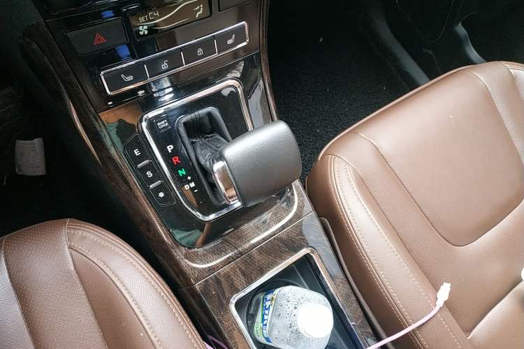 Used Lifan Auto Xuanlang 2017 2.0L CVT Comfort Edition Gear Lever