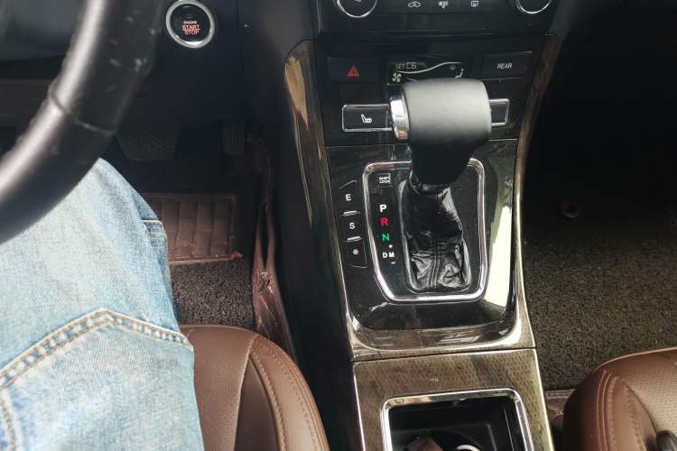 Used Lifan Auto Xuanlang 2017 1.5T Automatic Comfort Model Gear Lever