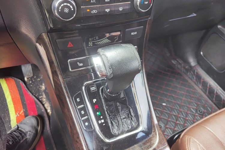 Used Lifan Auto Xuanlang 2017 2.0L CVT Comfort Edition Gear Lever