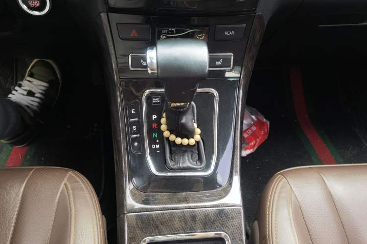 Used Lifan Auto Xuanlang 2017 2.0L CVT Comfort Edition Gear Lever
