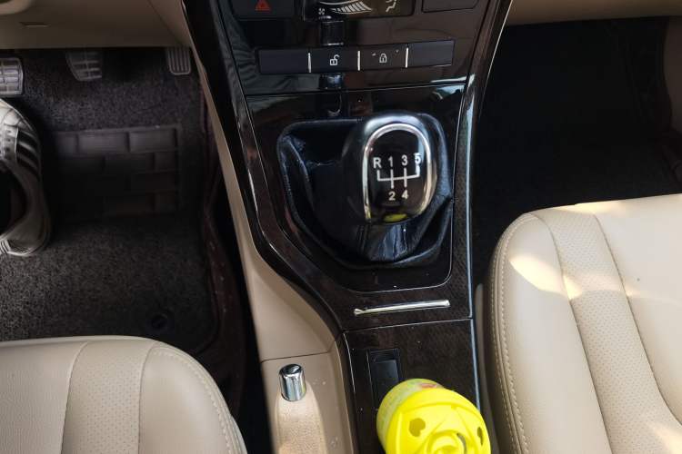 Used Lifan Auto Xuanlang 2017 1.8L Manual Comfort Model Gear Lever