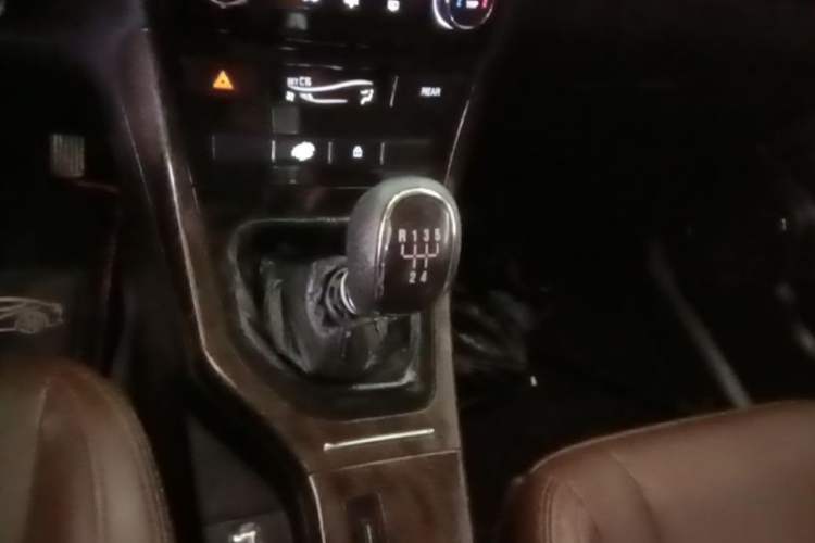 Used Lifan Auto Xuanlang 2017 1.8L Manual Comfort Model Gear Lever