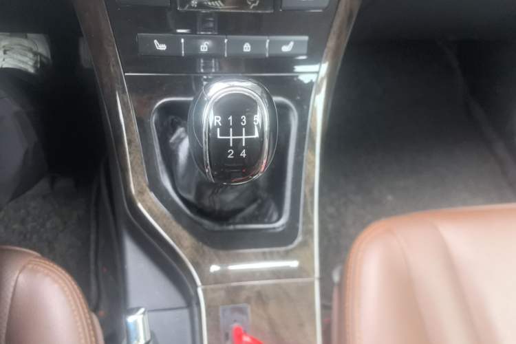 Used Lifan Auto Xuanlang 2017 2.0L Manual Comfort Version Gear Lever