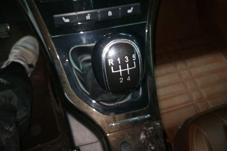 Used Lifan Auto Xuanlang 2017 2.0L Manual Comfort Version Gear Lever