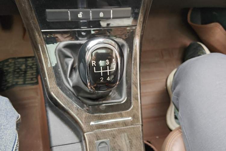 Used Lifan Auto Xuanlang 2017 1.8L Manual Comfort Model Gear Lever