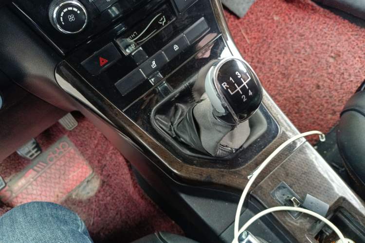 Used Lifan Auto Xuanlang 2017 1.8L Manual Comfort Model Gear Lever