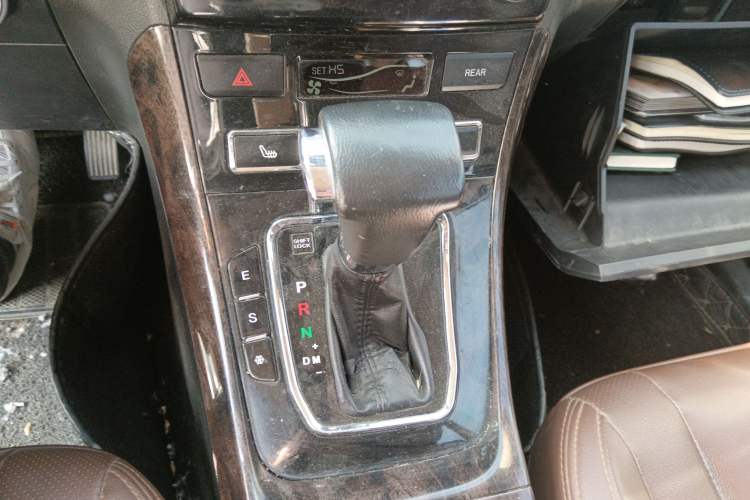 Used Lifan Auto Xuanlang 2017 2.0L CVT Luxury Model Gear Lever