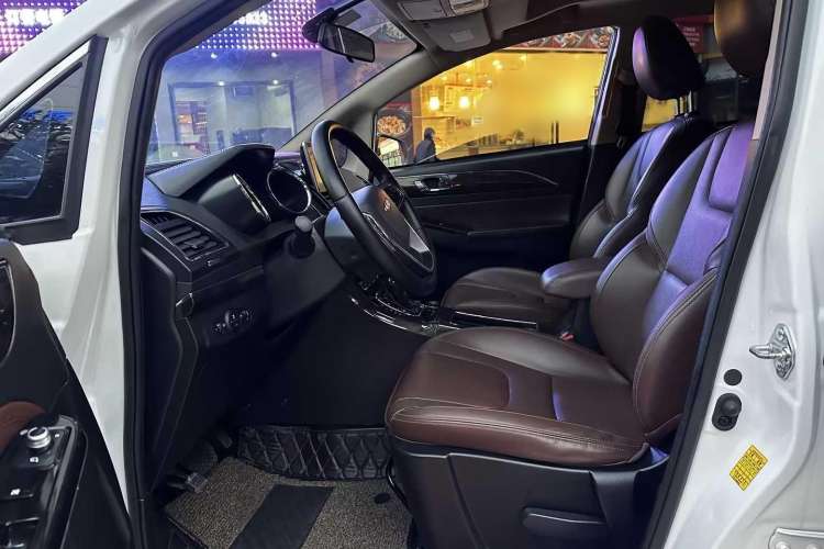 Used Lifan Auto Xuanlang 2017 1.5T Automatic Comfort Model Interior 1