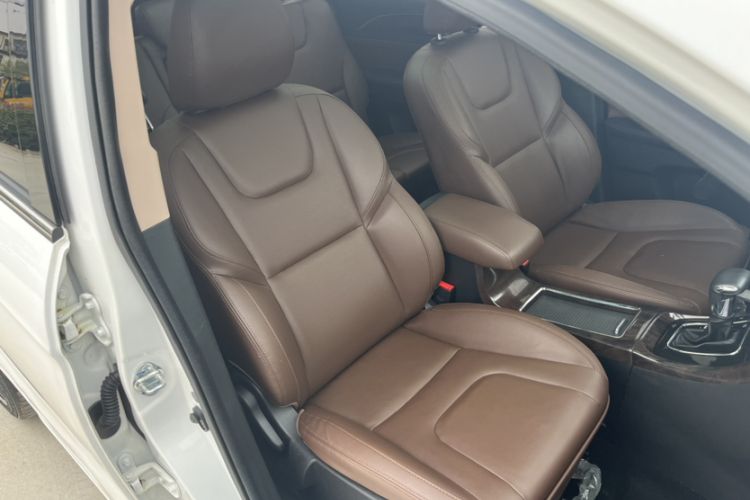 Used Lifan Auto Xuanlang 2017 1.5T Automatic Comfort Model Interior 2